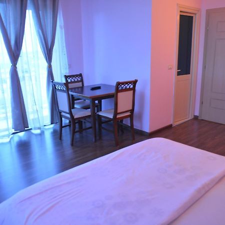 Royal Gaz Hotel Драч Екстериор снимка