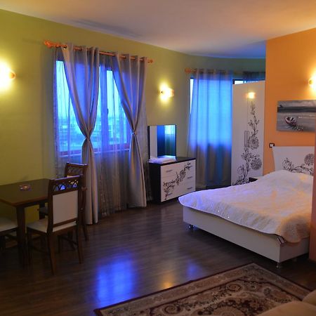 Royal Gaz Hotel Драч Екстериор снимка