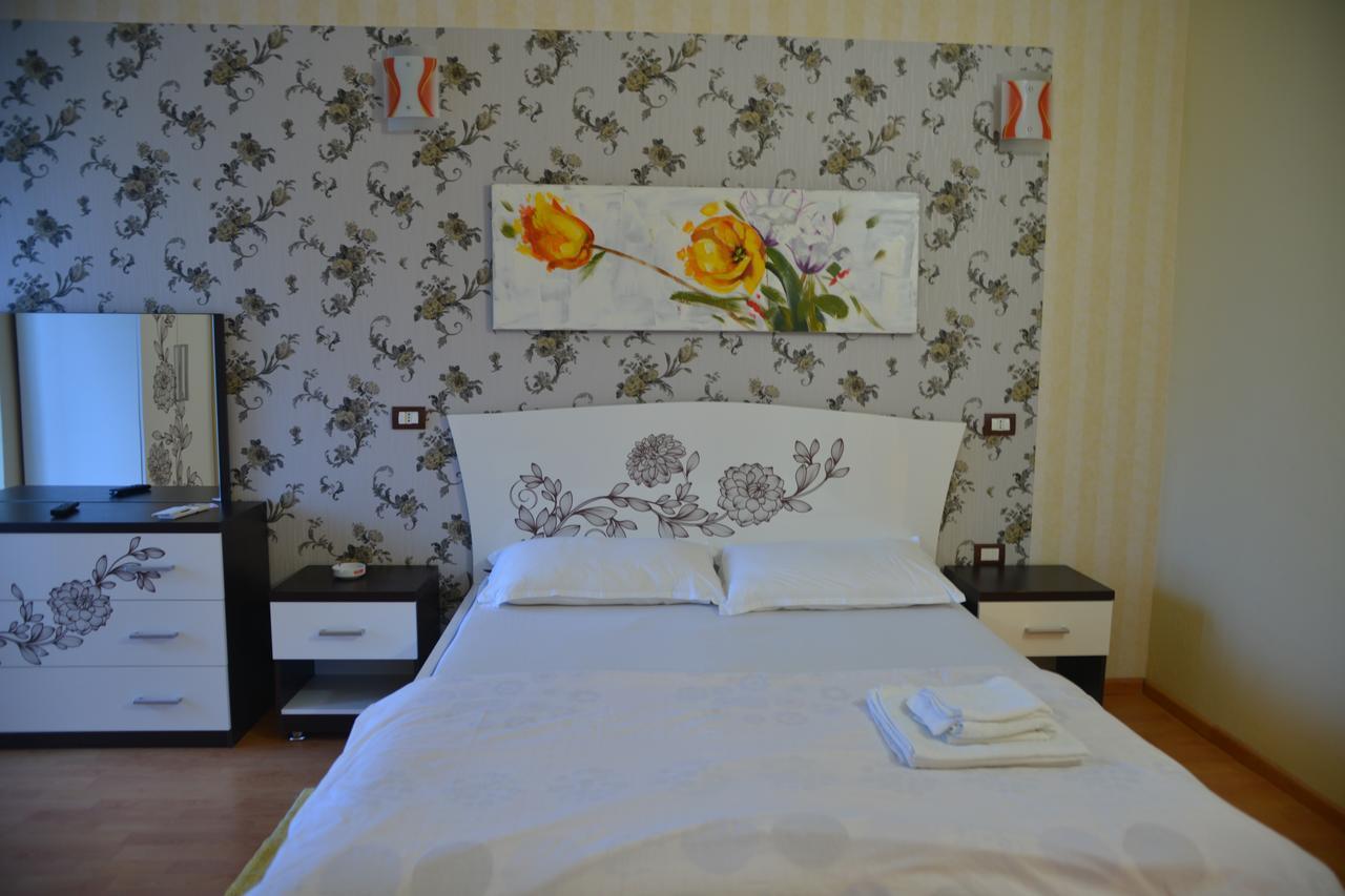 Royal Gaz Hotel Драч Екстериор снимка