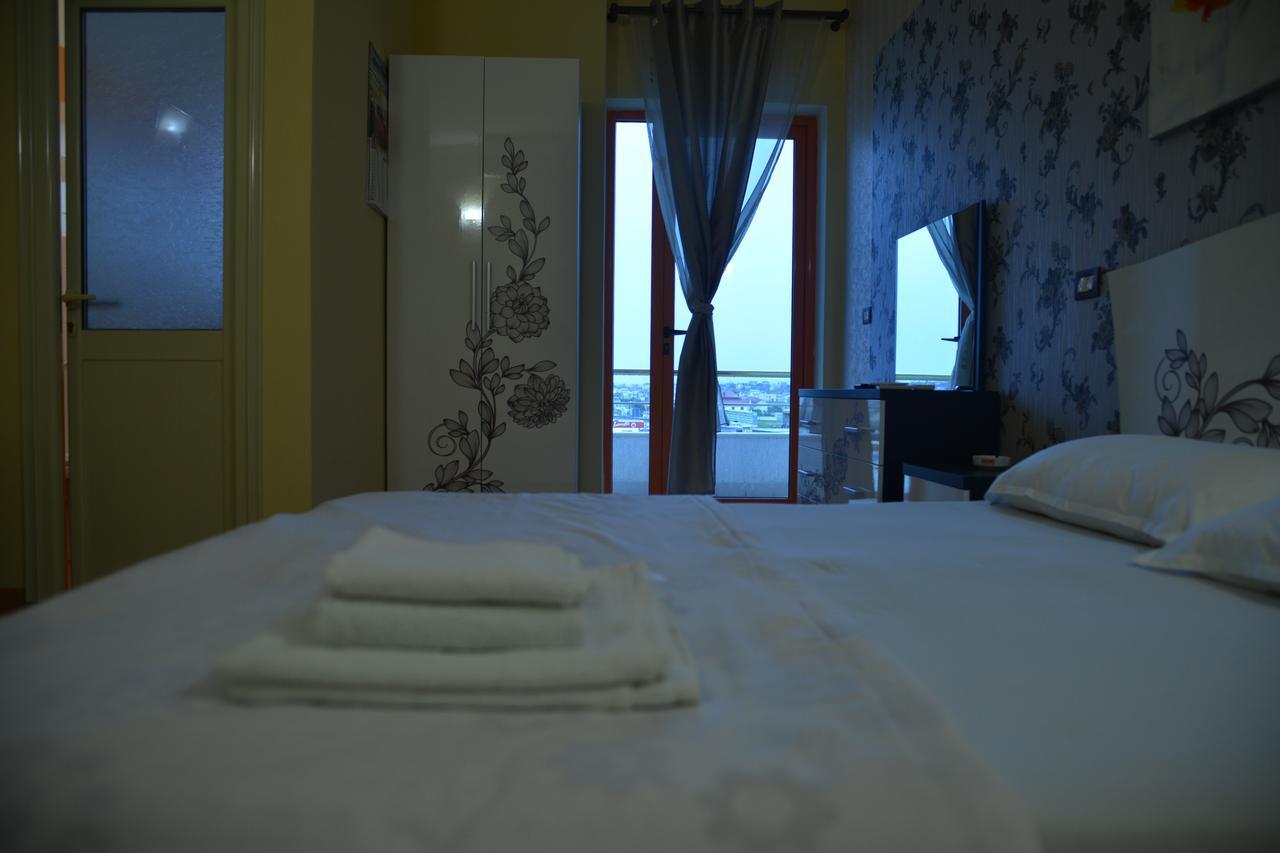 Royal Gaz Hotel Драч Екстериор снимка