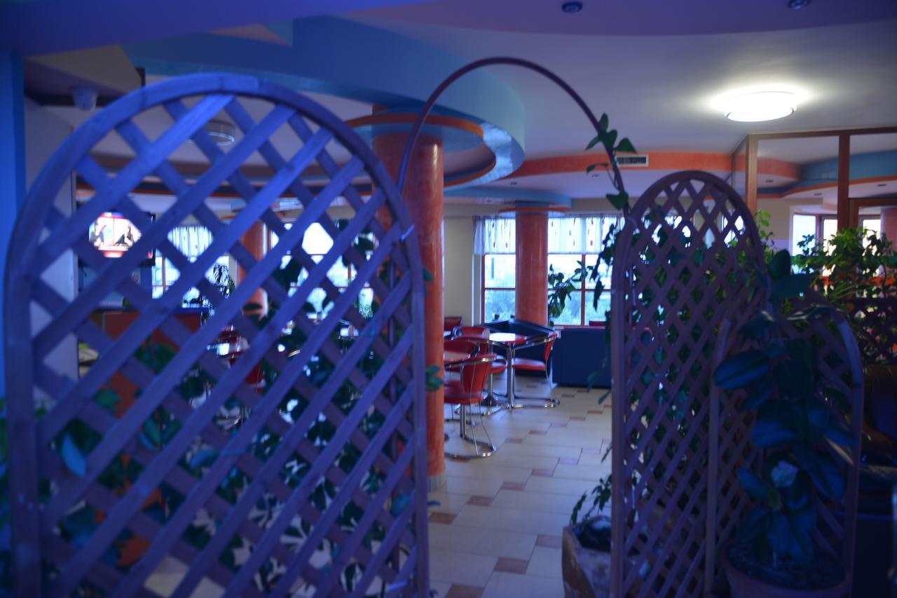 Royal Gaz Hotel Драч Екстериор снимка